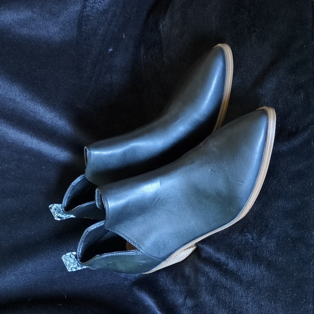 Nine West Pointed Ankle Booties sz 9.5​​​